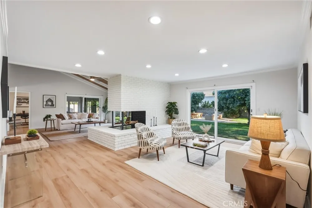20358 Strathern Street Winnetka, CA 91306