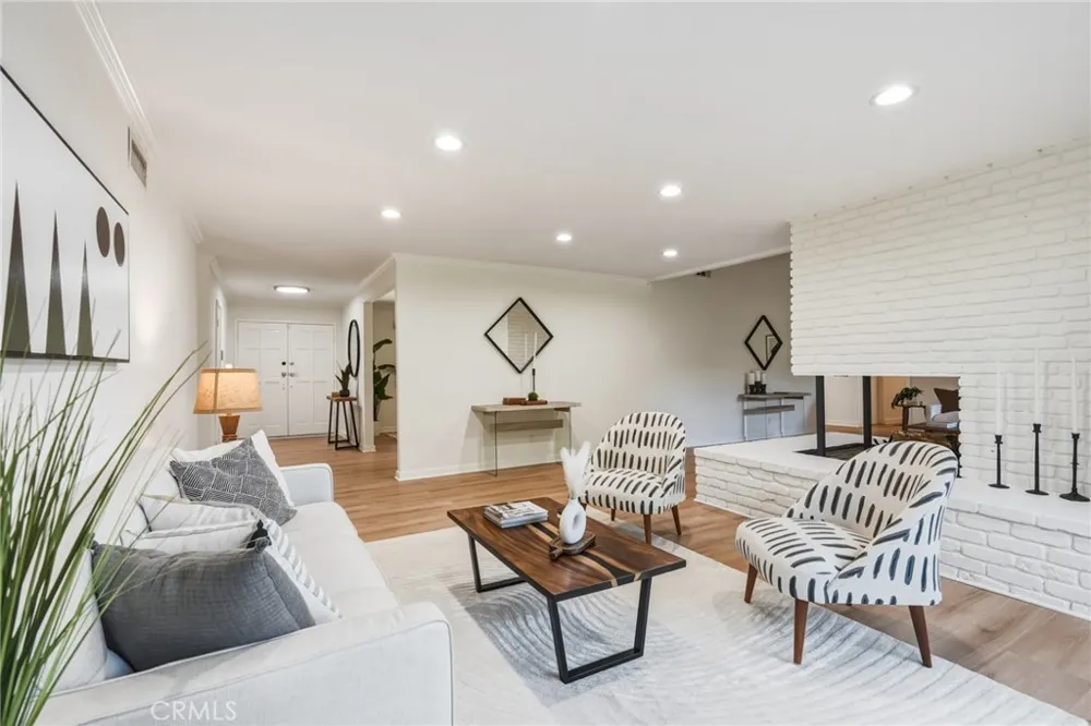 20358 Strathern Street Winnetka, CA 91306