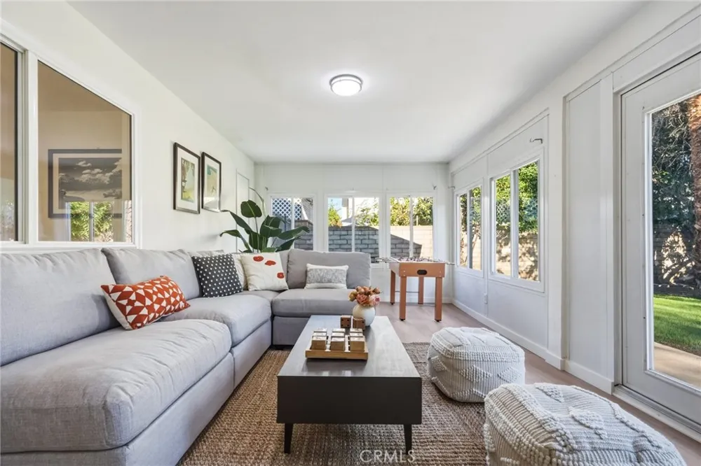 20358 Strathern Street Winnetka, CA 91306