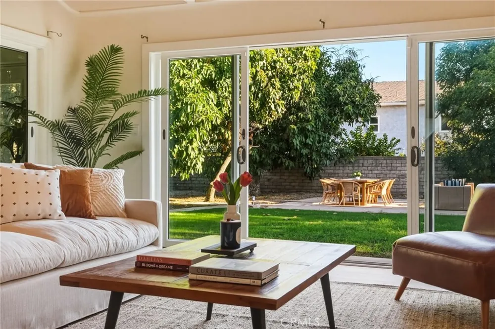 20358 Strathern Street Winnetka, CA 91306