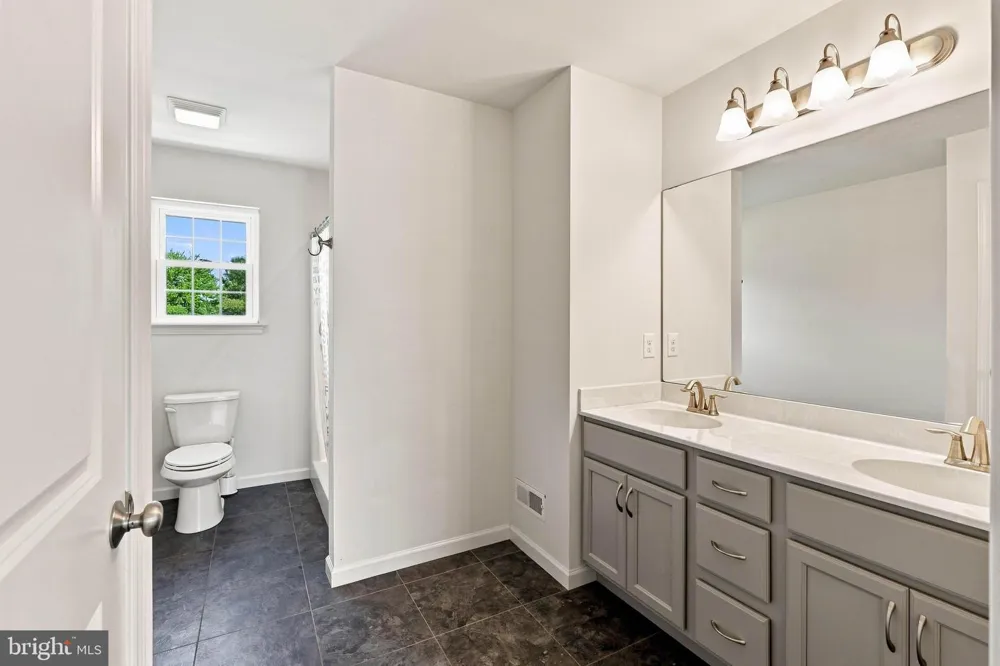 233 ASHLEYS WAY Oxford, PA 19363
