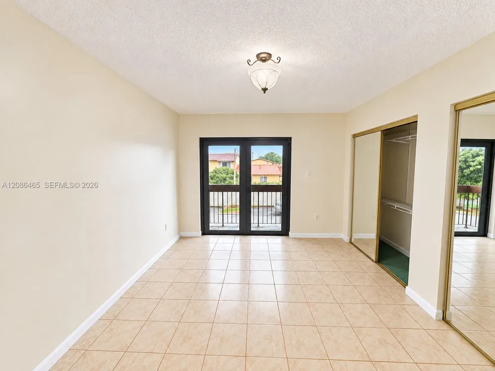 2071 W 54th St #77 Hialeah, FL 33016