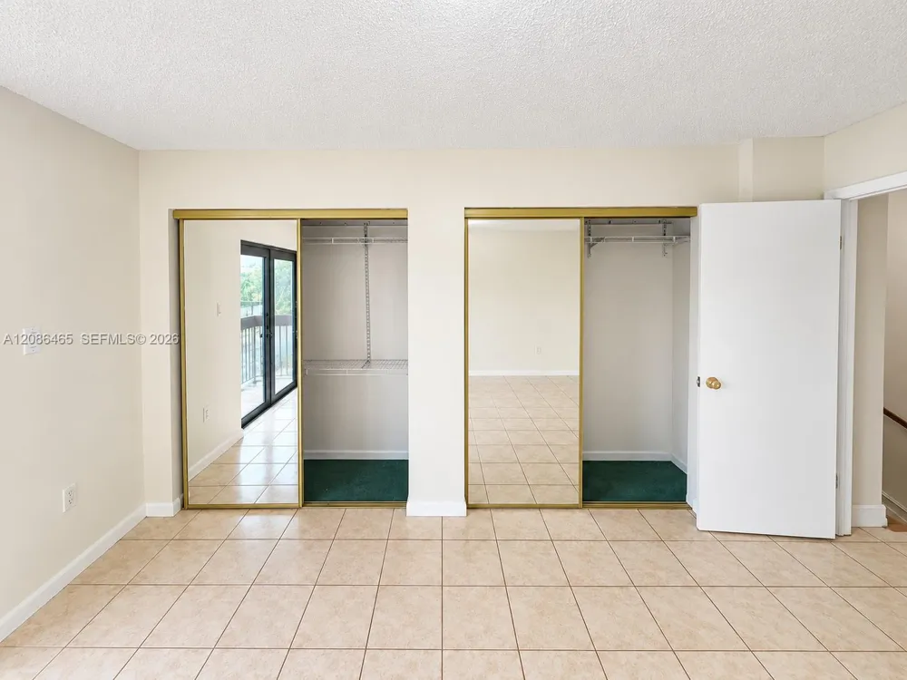 2071 W 54th St #77 Hialeah, FL 33016