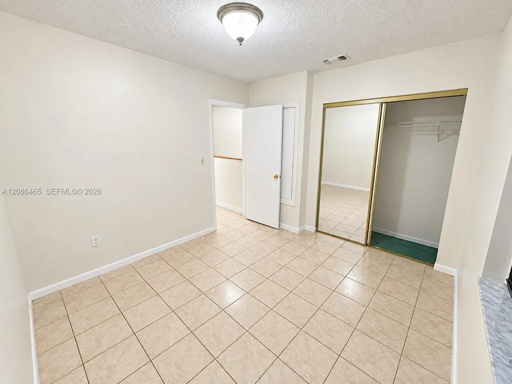 2071 W 54th St #77 Hialeah, FL 33016