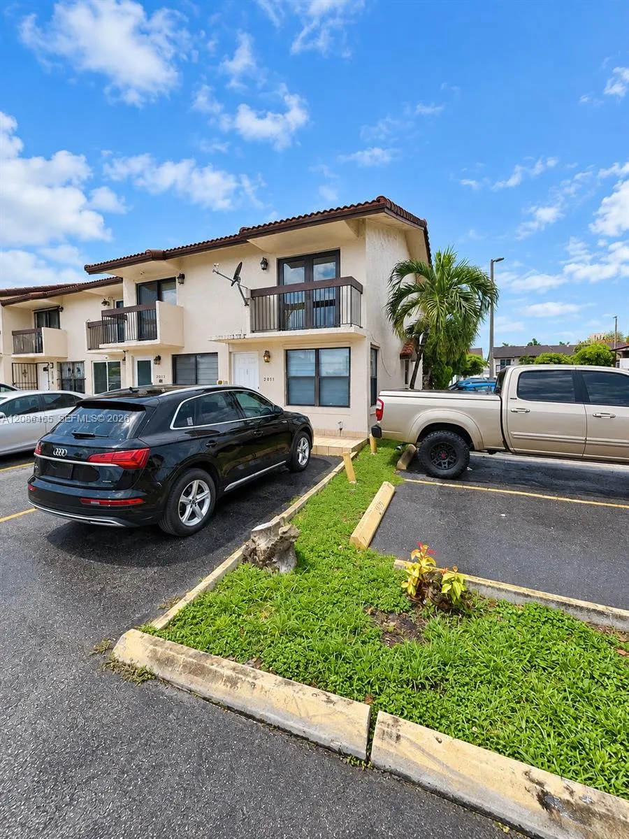 2071 W 54th St #77 Hialeah, FL 33016
