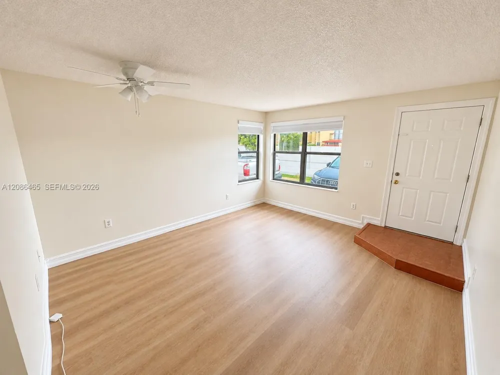 2071 W 54th St #77 Hialeah, FL 33016