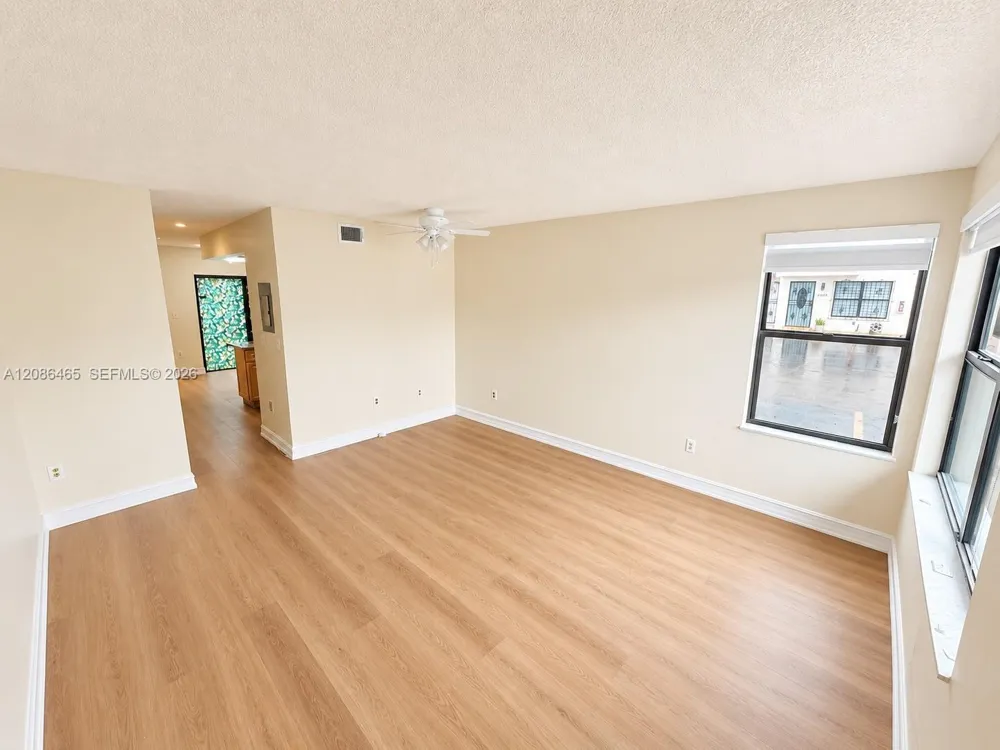 2071 W 54th St #77 Hialeah, FL 33016