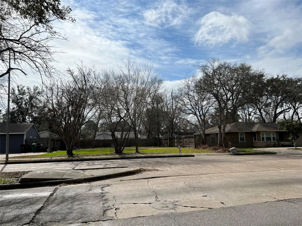 5905 Beechnut Street Houston, TX 77074