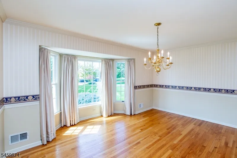 25 Farmhouse Rd Alexandria, NJ 08848