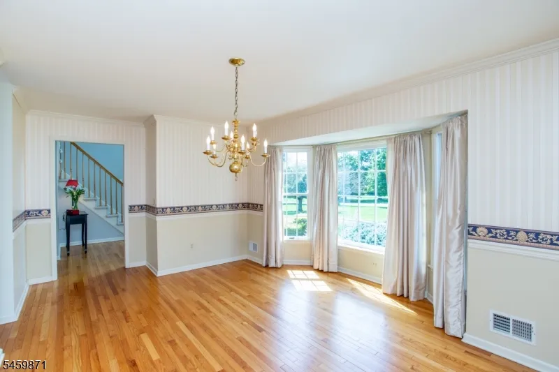 25 Farmhouse Rd Alexandria, NJ 08848
