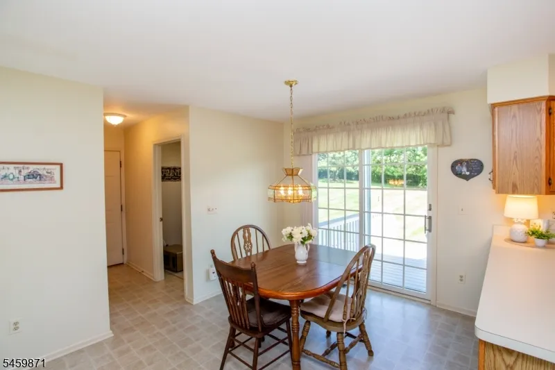 25 Farmhouse Rd Alexandria, NJ 08848