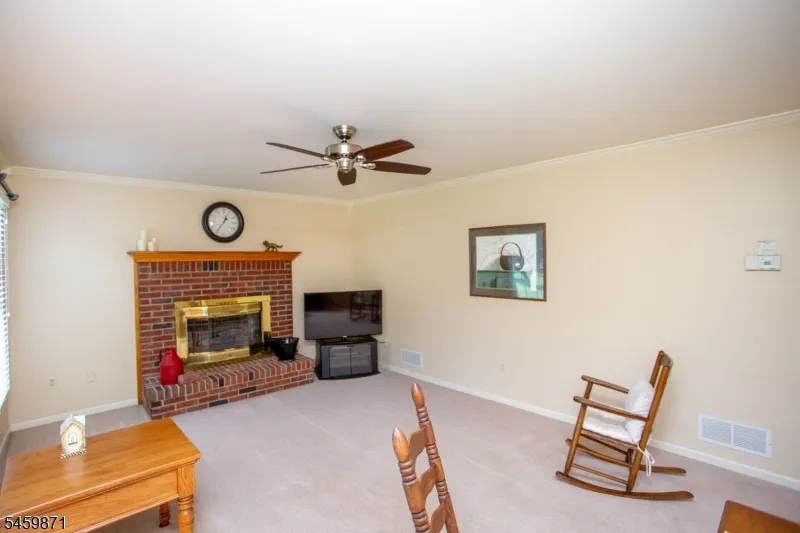 25 Farmhouse Rd Alexandria, NJ 08848