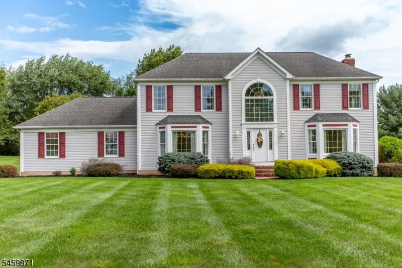 25 Farmhouse Rd Alexandria, NJ 08848