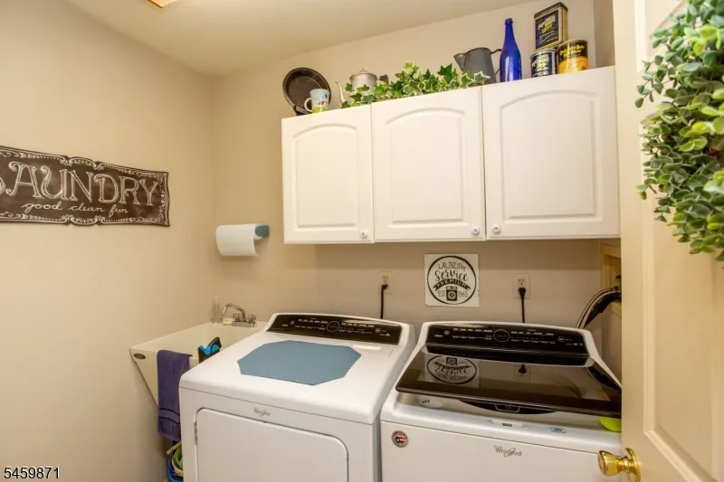 25 Farmhouse Rd Alexandria, NJ 08848