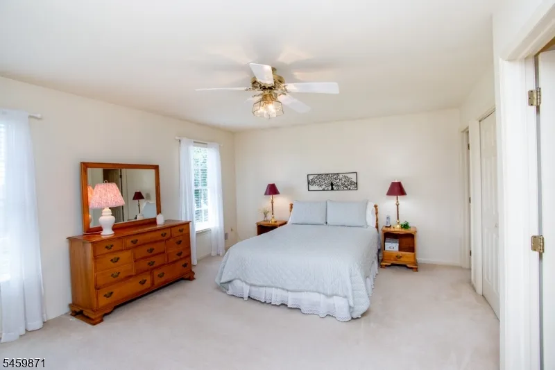 25 Farmhouse Rd Alexandria, NJ 08848