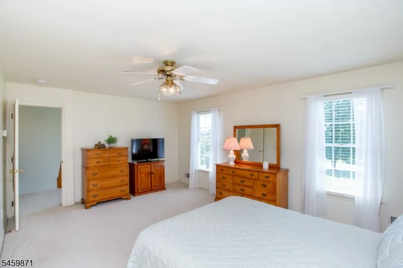 25 Farmhouse Rd Alexandria, NJ 08848