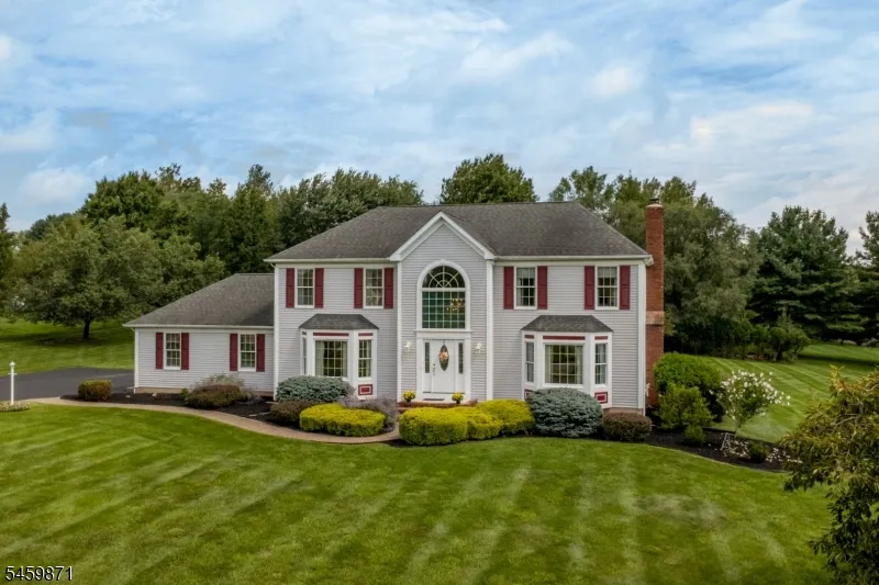 25 Farmhouse Rd Alexandria, NJ 08848