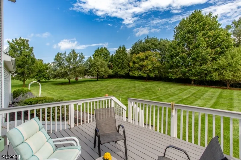 25 Farmhouse Rd Alexandria, NJ 08848