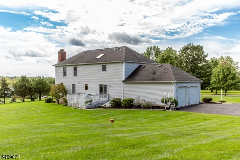 25 Farmhouse Rd Alexandria, NJ 08848