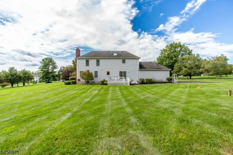 25 Farmhouse Rd Alexandria, NJ 08848