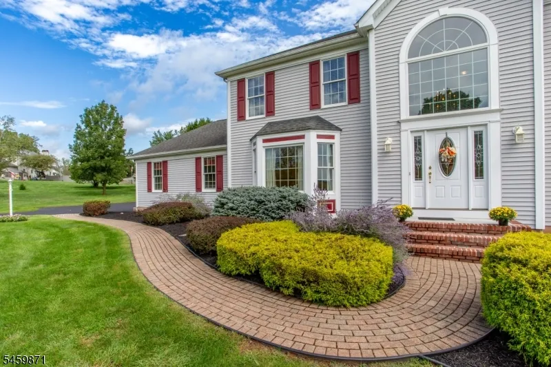 25 Farmhouse Rd Alexandria, NJ 08848