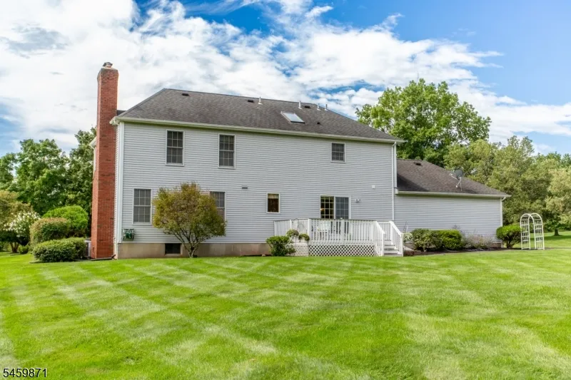 25 Farmhouse Rd Alexandria, NJ 08848
