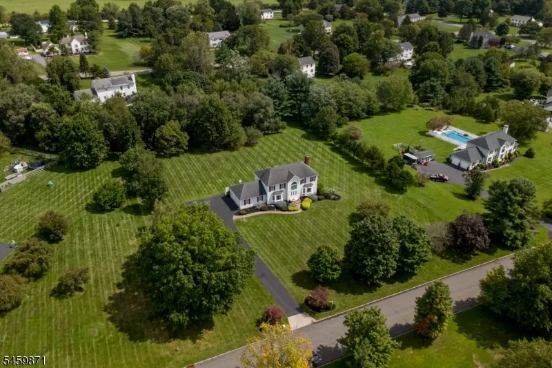 25 Farmhouse Rd Alexandria, NJ 08848