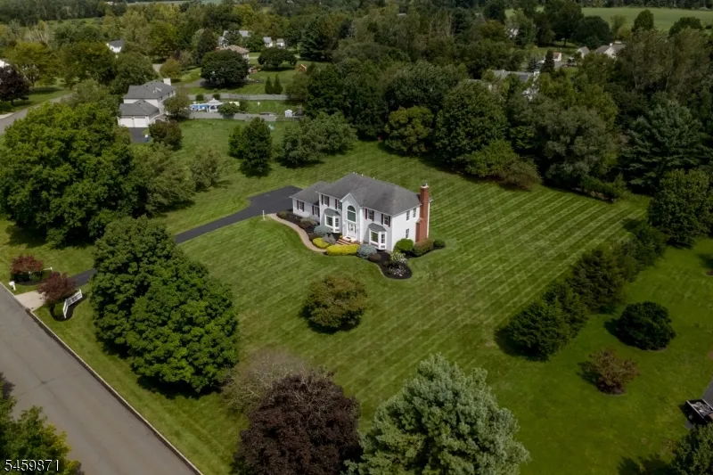 25 Farmhouse Rd Alexandria, NJ 08848