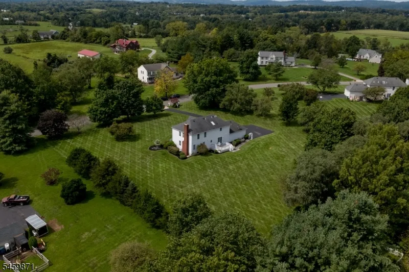 25 Farmhouse Rd Alexandria, NJ 08848