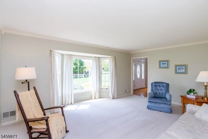 25 Farmhouse Rd Alexandria, NJ 08848