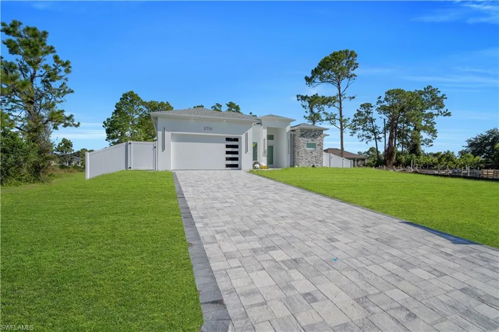 3710 6th Street SW Lehigh Acres, FL 33976