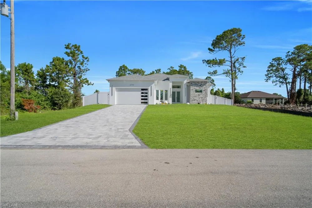 3710 6th Street SW Lehigh Acres, FL 33976
