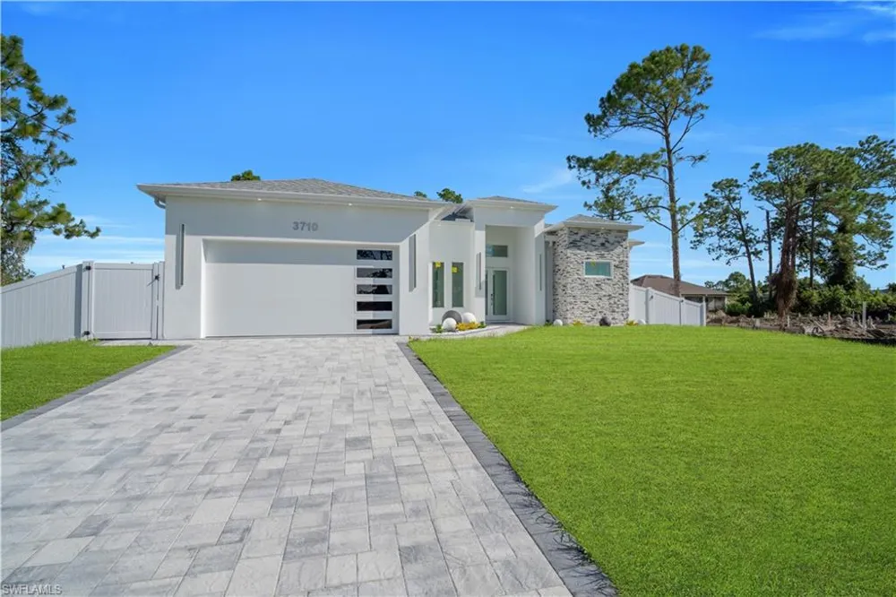 3710 6th Street SW Lehigh Acres, FL 33976