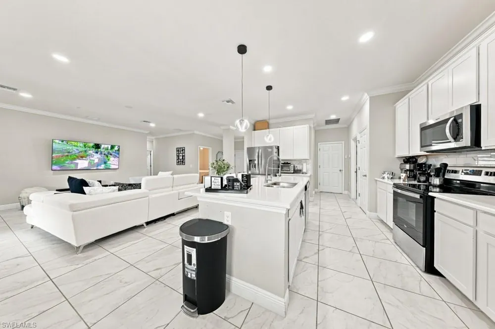 1029 NW 34th Avenue Cape Coral, FL 33993