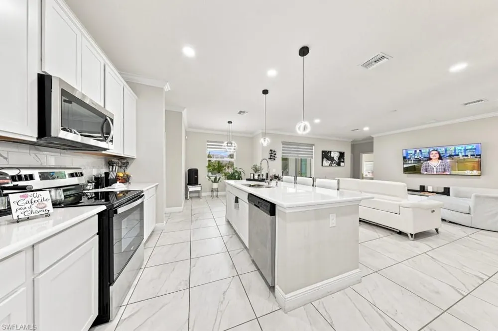 1029 NW 34th Avenue Cape Coral, FL 33993