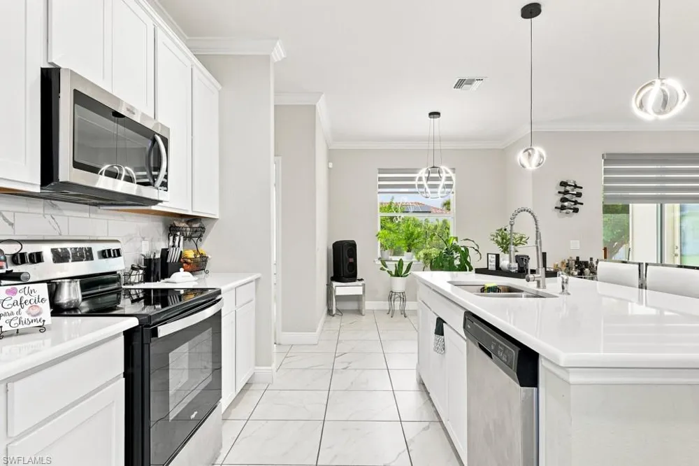 1029 NW 34th Avenue Cape Coral, FL 33993