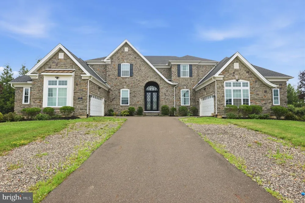 7 OXFORD DRIVE Ivyland, PA 18974