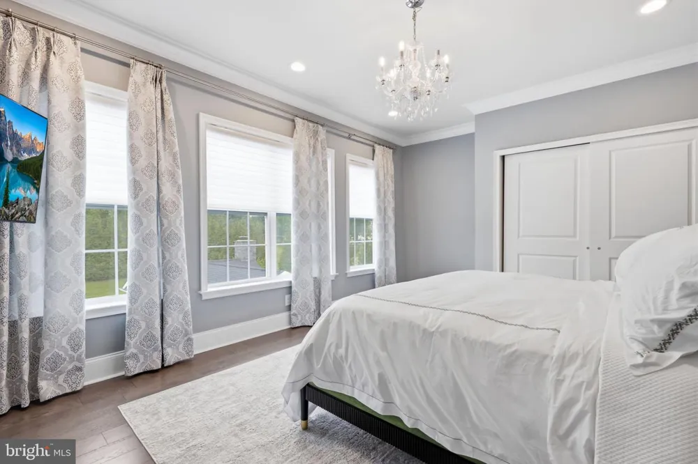 7 OXFORD DRIVE Ivyland, PA 18974