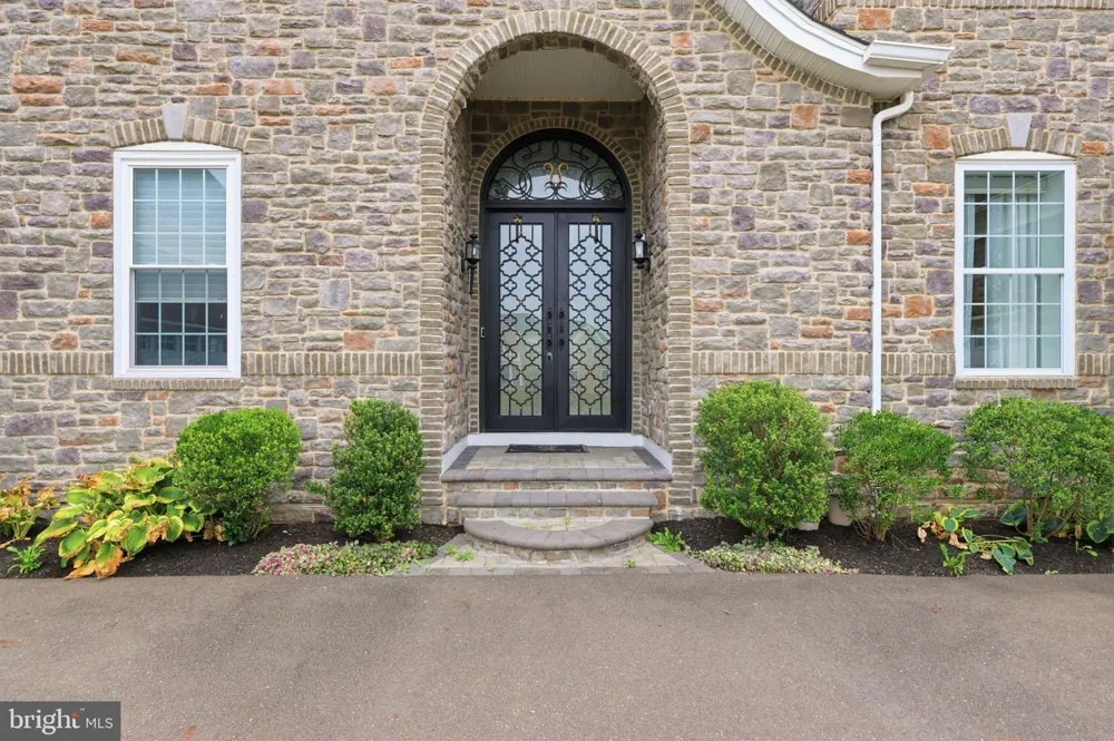 7 OXFORD DRIVE Ivyland, PA 18974