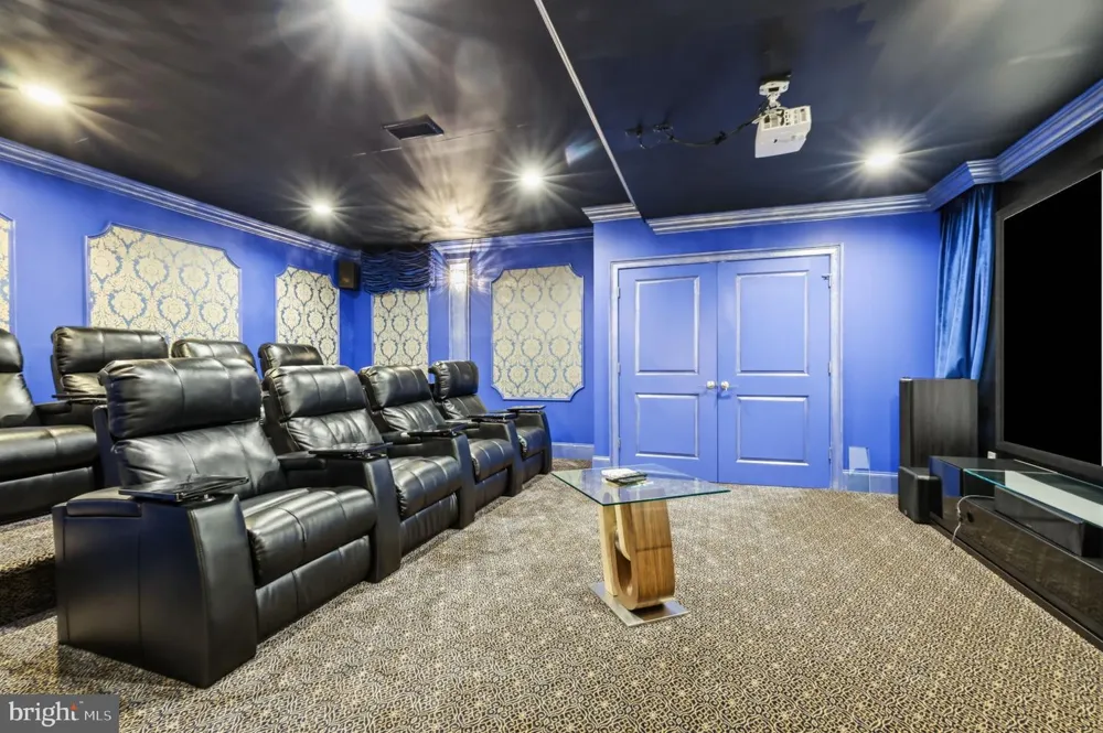 7 OXFORD DRIVE Ivyland, PA 18974