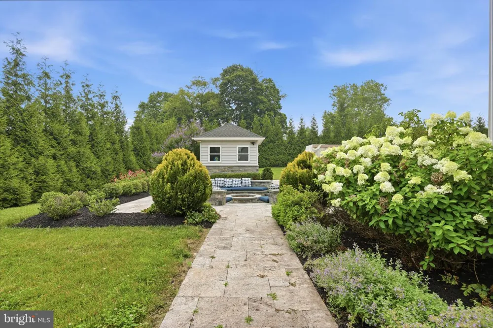 7 OXFORD DRIVE Ivyland, PA 18974