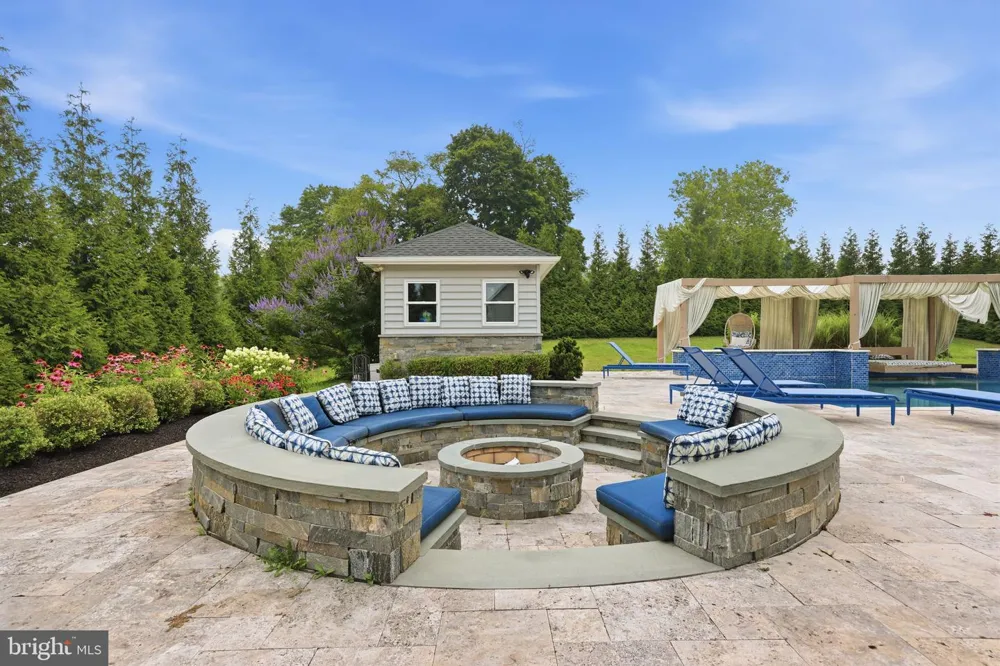 7 OXFORD DRIVE Ivyland, PA 18974