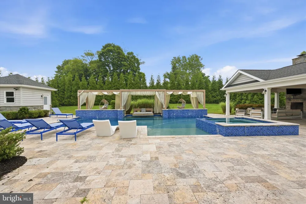 7 OXFORD DRIVE Ivyland, PA 18974
