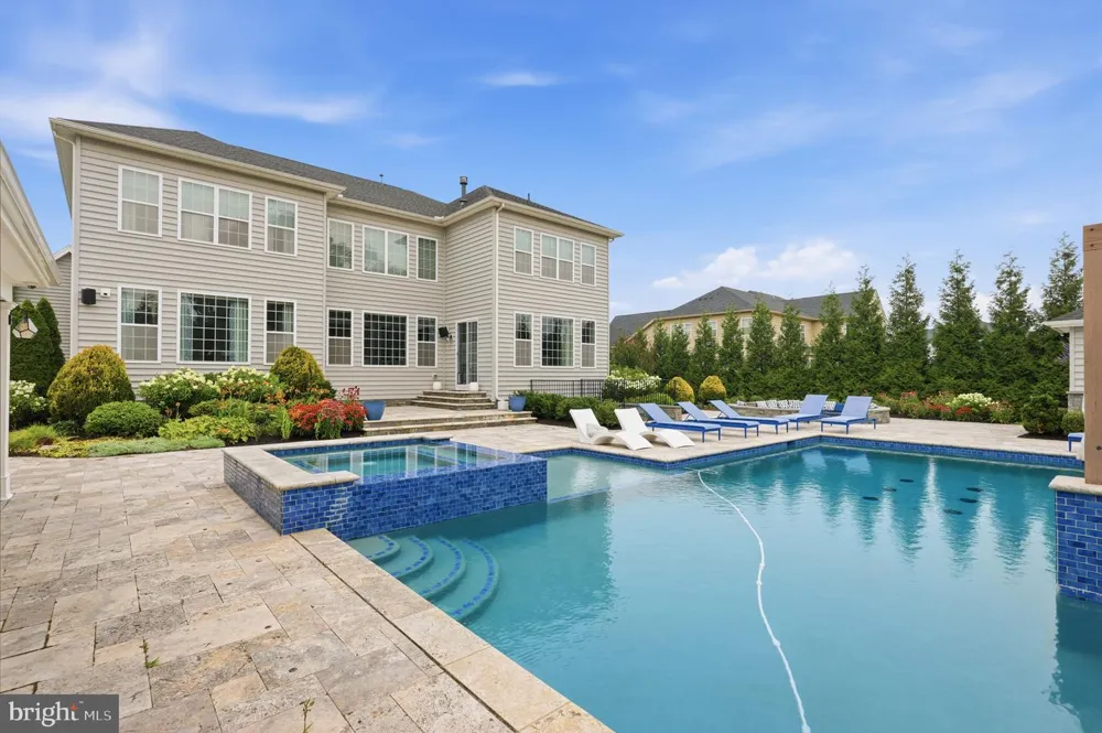 7 OXFORD DRIVE Ivyland, PA 18974