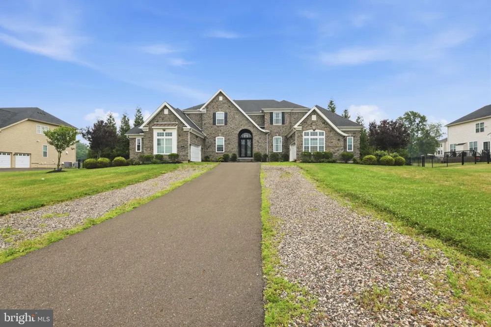 7 OXFORD DRIVE Ivyland, PA 18974