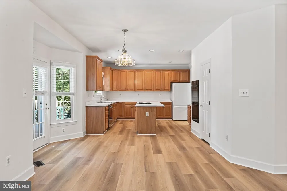 1944 LORD FAIRFAX ROAD Vienna, VA 22182