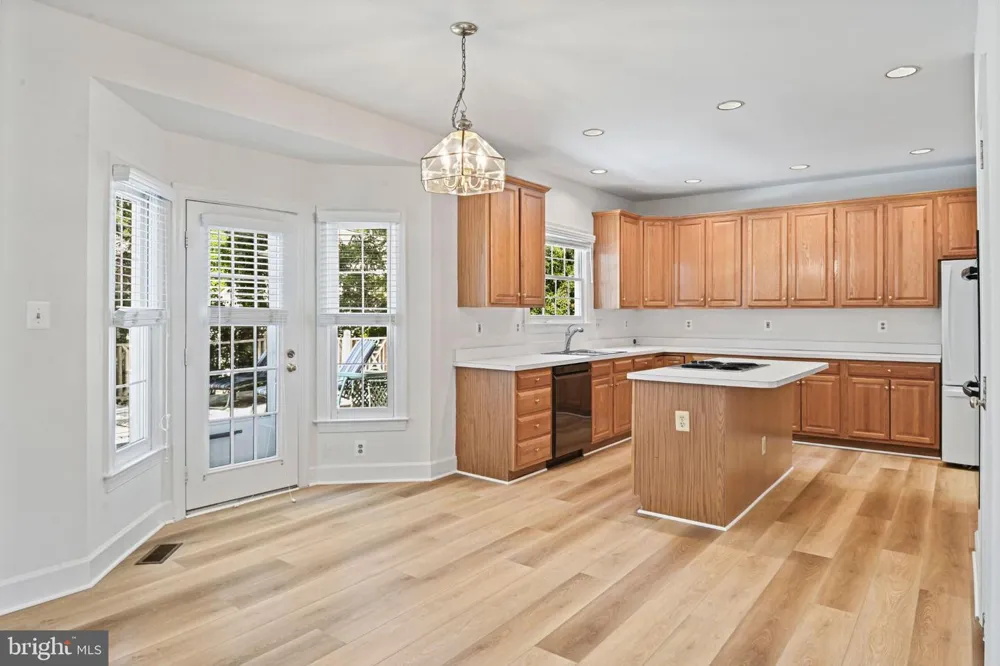 1944 LORD FAIRFAX ROAD Vienna, VA 22182