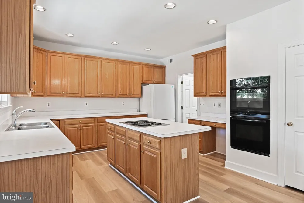1944 LORD FAIRFAX ROAD Vienna, VA 22182