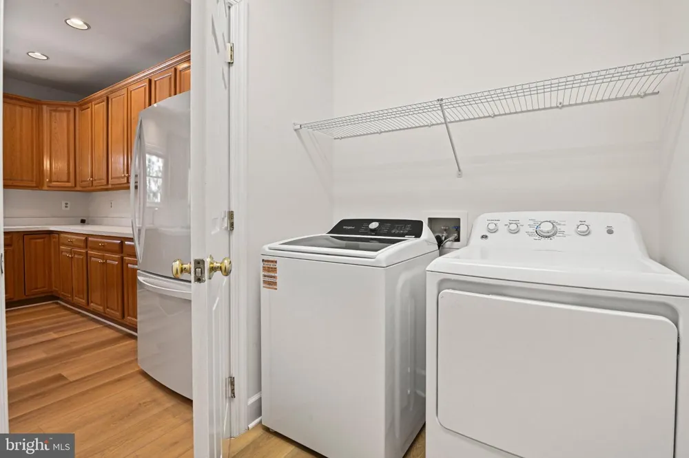1944 LORD FAIRFAX ROAD Vienna, VA 22182