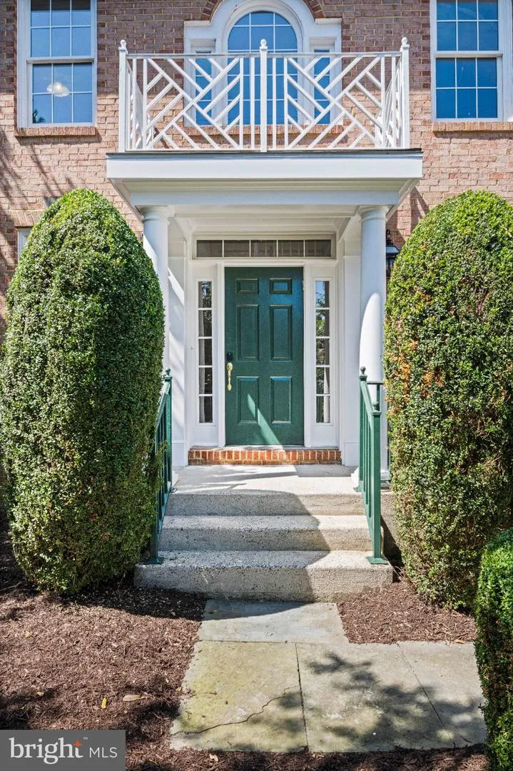 1944 LORD FAIRFAX ROAD Vienna, VA 22182